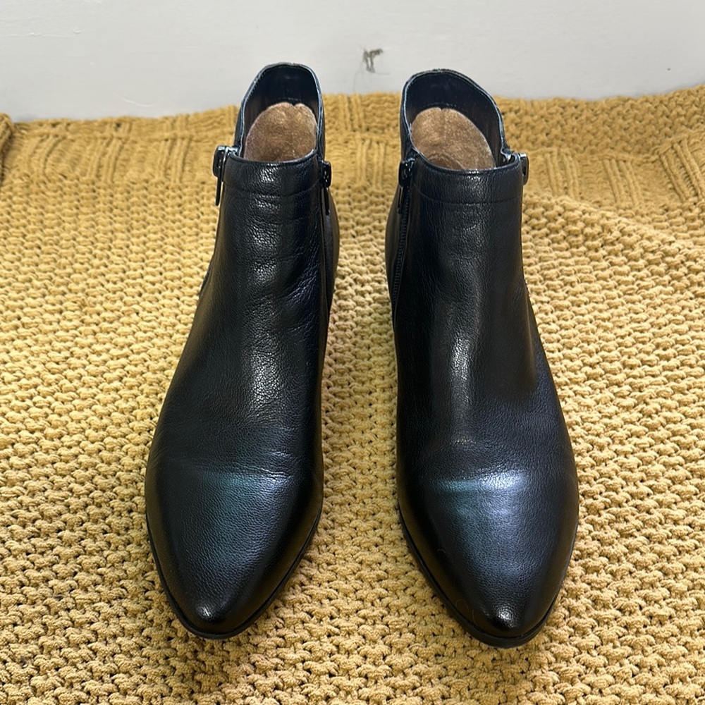 Naturalizer Black Ankle Booties Sleek Leather Design